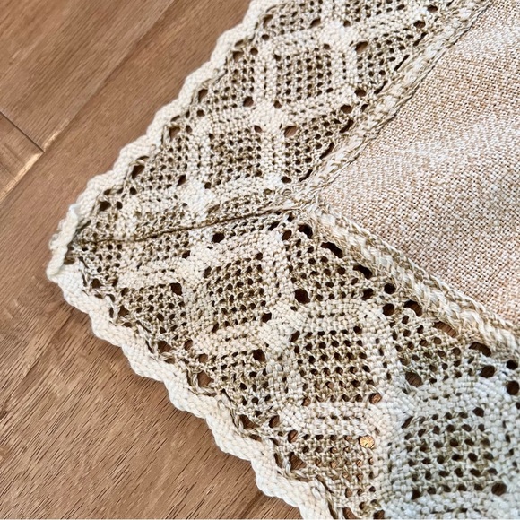 Stunning‎ Vintage Hand Embroidered Floral Design Square Table Cloth Cover 31.5” - Picture 3 of 5